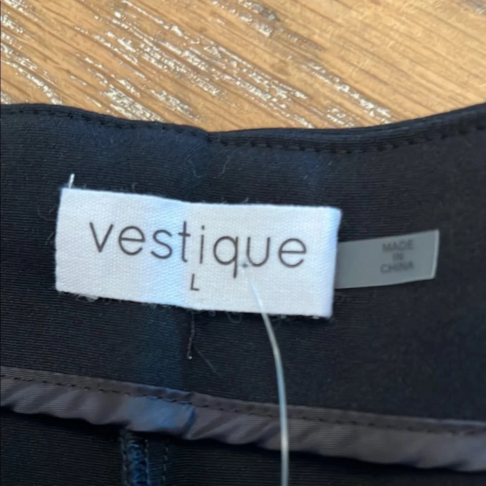 Vestique Black Skorts with Ruffled Detail‎